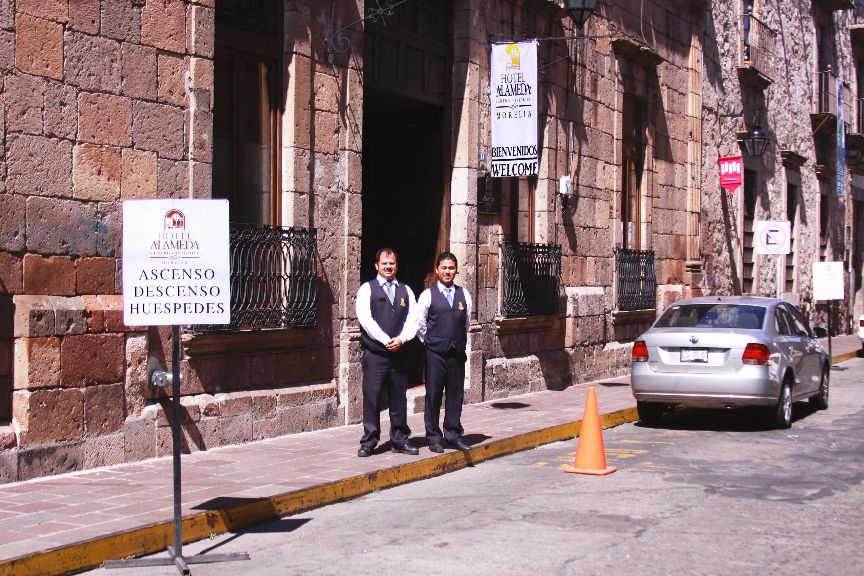 Hotel Alameda Centro Historico มอเรเลีย ภายนอก รูปภาพ
